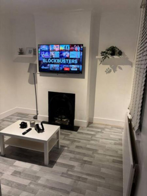 3 BR- King size bed, Netflix, Garden FREE Parking